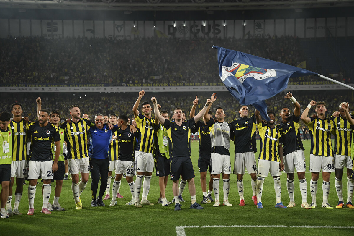 Uzun süredir tedavi sürecinde olan Fenerbahçe’nin takım kaptanlarından Mert Hakan Yandaş, takımla çalışmalara başlamasına rağmen, antrenman eksiği bulunan Rodrigo Becao İzmir deplasmanında Göztepe karşısında forma giyemeyecek.