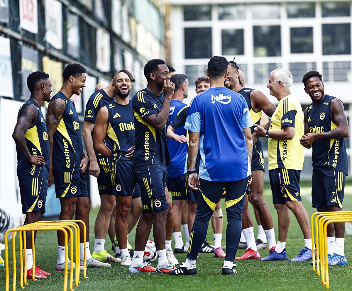 UEFA Şampiyonlar Ligi play-off turu ilk maçında 20 Ağustos Çarşamba günü Portekiz’in Benfica takımını konuk edecek Fenerbahçe’de teknik direktör Jose Mourinho, bu maçı göz önünde bulundurarak Göztepe karşısında rotasyona gitmeyi planlıyor.