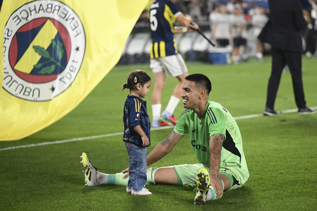 Fenerbahçe ile Göztepe arasında geride kalan 58 lig maçında en farklı galibiyetler Fenerbahçe’nin oldu. İstanbul’da 1974-1975 sezonunda oynanan maçta sarı-lacivertliler sahadan 7-1 galip ayrıldı. Fenerbahçe, 2001-2002 sezonunda ise İzmir’den 5-0’lık galibiyetle dönmeyi başardı.<br><br>Göztepe ise toplam 9 galibiyetinin 8’ini tek farklı skorlarla elde ederken, 1970-71 sezonunda evinde Fenerbahçe’yi 3-1 mağlup etti.