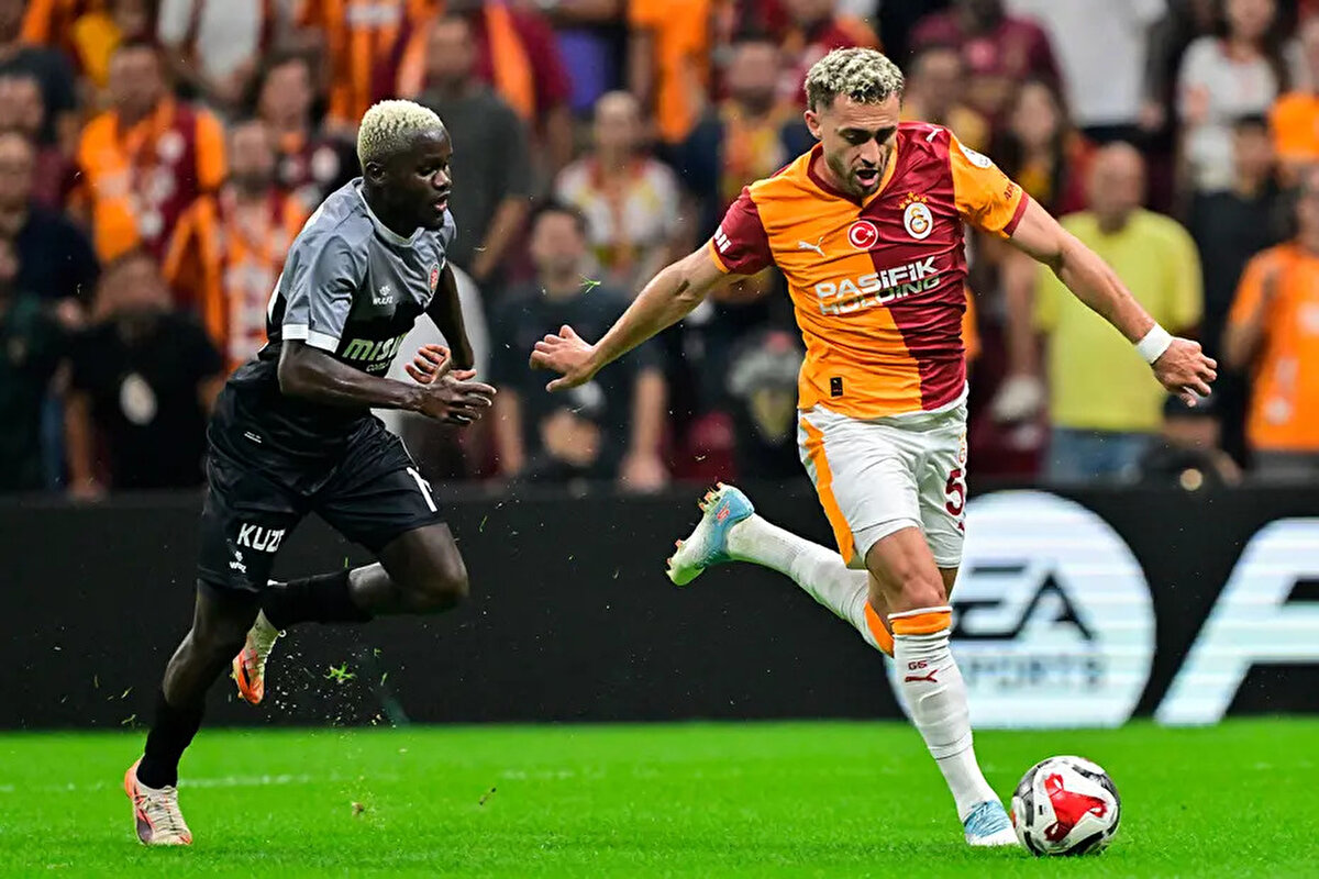 Fatih Karagümrük oyuncusu Tresor Doh'un gördüğü kırmızı kart kararı doğru muydu?<br> <br>Bülent Yıldırım: Bir oyuncu, rakibinin sağlığı gözetmeksizin böyle bir darbeyi yapıp, onun sağlığı açısından böyle bir riski oluşturduğu anda geçmiş olsun. VAR'ı kutluyorum.<br> <br>Bahattin Duran: Doh tehlikeli ve riskli bir hareket yapıyor. Bunu sahada değerlendirilmesini tercih ederdim. Hakem burada düdüğü çalmalıydı. VAR müdahalesini doğru buluyorum. Net bir kırmızı kart.<br> <br>Deniz Çoban: Hareketi ilk gördüğüm andan itibaren "Off" dedim ve "bu bir kırmızı kart" dedim.