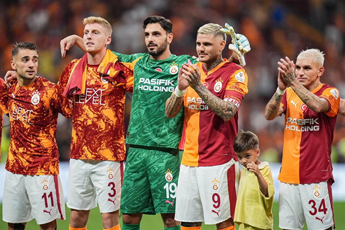 Trendyol Süper Lig'in 2. haftasında Galatasaray, konuk ettiği Fatih Karagümrük'ü 3-0 mağlup ederek 2'de 2 yaptı. Sarı-kırmızılı takımın golleri Barış Alper Yılmaz, Fatih Kurucuk (kendi kalesine) ve Mauro Icardi'den geldi. Galatasaray bu sonuçla puanını 6'ya yükseltti.<br>