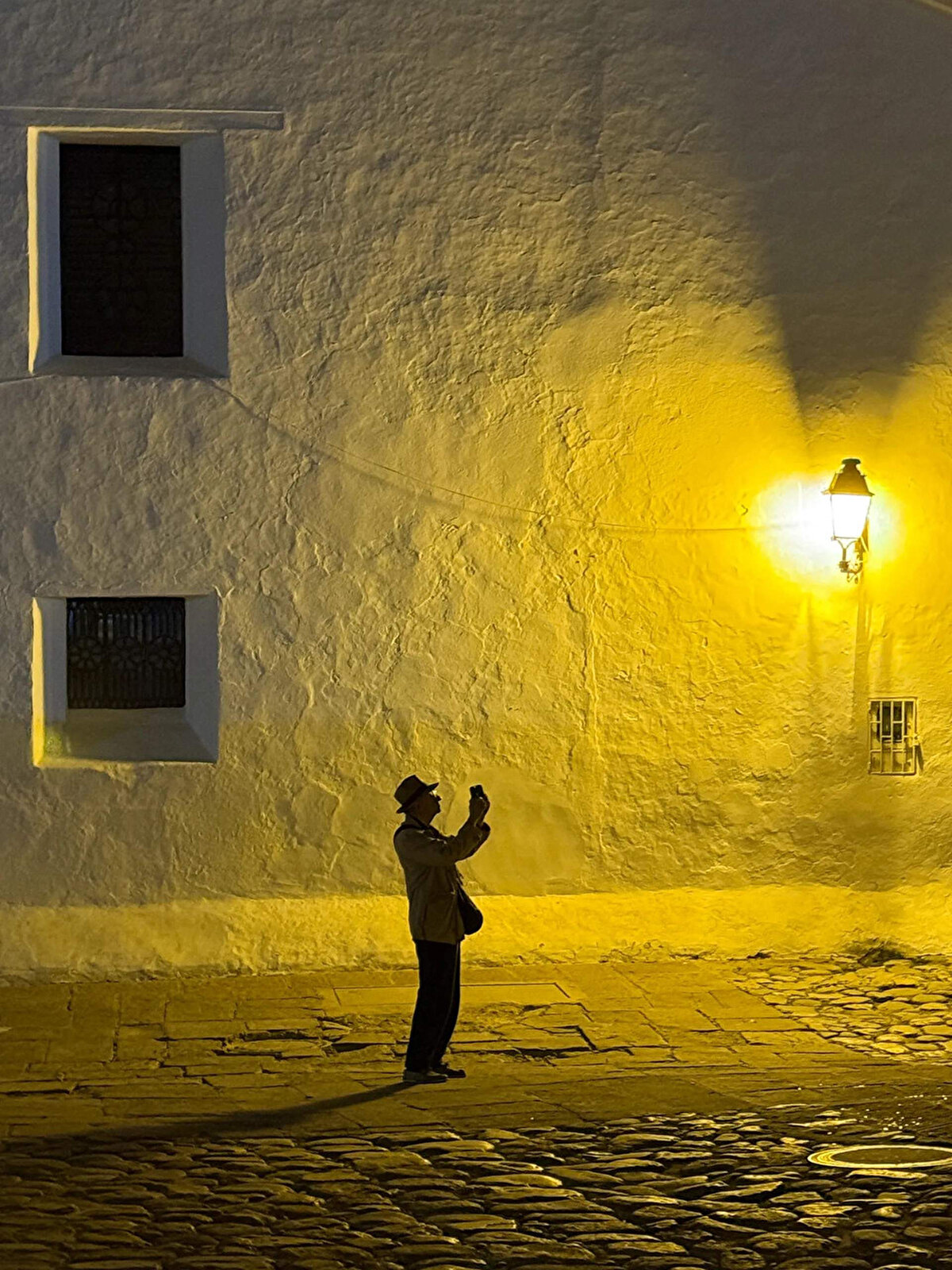 Büyük ödül Jarod Peraza'nın oldu<br>Yılın fotoğrafçıları kategorisinde Jarod Peraza, “Viajero Nocturno” adlı fotoğrafıyla büyük ödülü aldı. ABD’li fotoğrafçı, Kolombiya’nın Villa de Leyva kentindeki gece manzarasını iPhone 16 Pro Max ile yakaladı.
