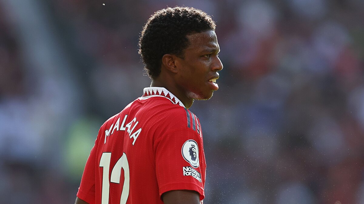 Fabrizio Romano'nun haberine göre; İtalyan kulübü, Sancho'yu kadrosuna katmak için görüşmelerini sürdürdüğü Manchester United'a Hollandalı sol bek Malacia'nın şartlarını da sordu.<br><br>