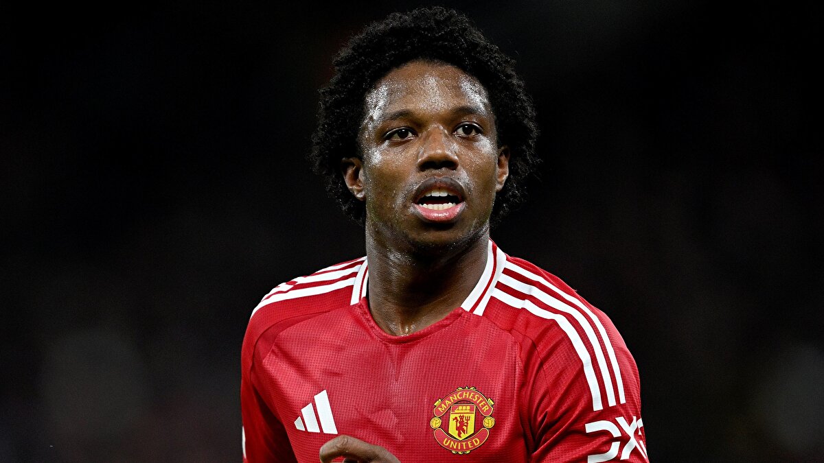 26 yaşındaki oyuncunun da Roma'ya sıcak baktığı belirtildi.<br><br>