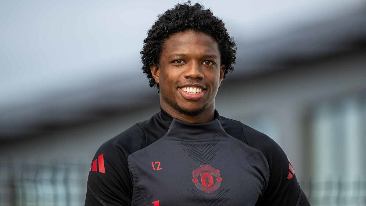 Beşiktaş, Jadon Sancho'nun ardından Tyrell Malacia transferinde de Roma ile karşı karşıya geldi.<br><br>