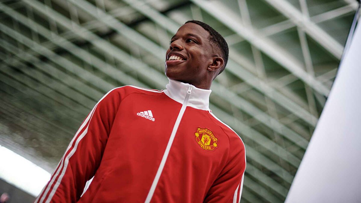 Haber detayında Beşiktaş'ın da Tyrell Malacia ile ilgilendiği ileri sürüldü.<br><br>