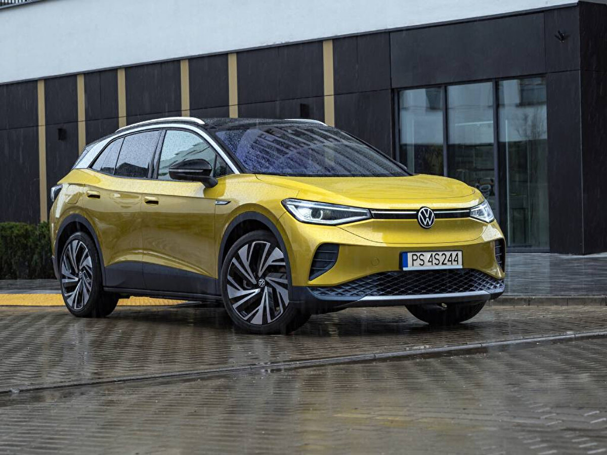 Araç satılırsa abonelik yeni sahibine geçiyor<br><br>Volkswagen, performans yükseltme aboneliğinin araca tanımlandığını ve araç satıldığında yeni kullanıcıya geçtiğini açıkladı. Ayrıca bu özelliğin menzili etkilemediği ve araçların fabrika çıkışında 228 beygir olarak tescillendiği için sigorta şirketine ek bildirim yapılmasına gerek olmadığı belirtildi.