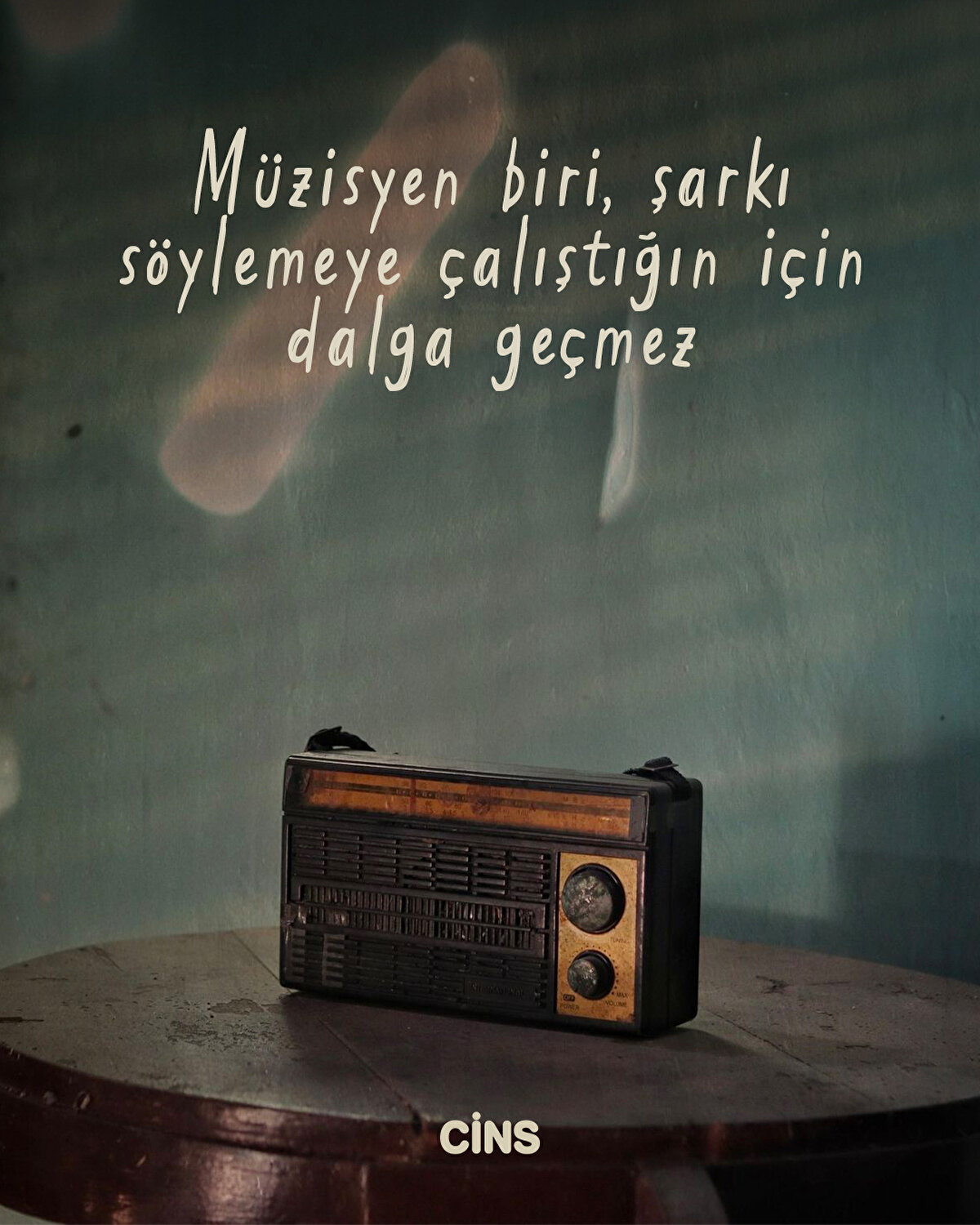 Müzisyen biri, şarkı söylemeye çalıştığın için dalga geçmez