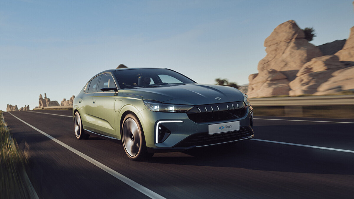 Tesla Model Y’nin uzun menzilli versiyonundan 37 kilometre daha fazla yol alabilen Togg T10F, tek bir şarjla uzun seyahatler yapma imkanı sağlıyor. 