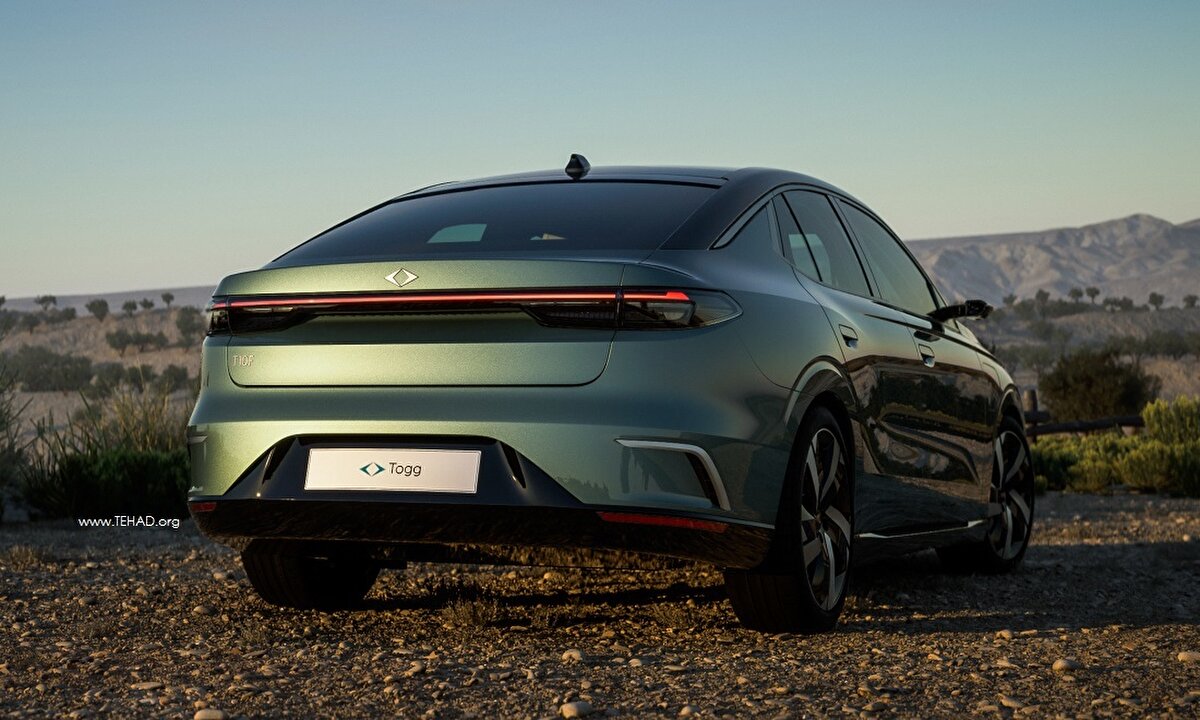 Aracın içinde ise son teknoloji ürünleri yer alıyor. 12.3 inçlik gösterge ekranı, 29 inçlik bilgi-eğlence ekranı ve 8 inçlik dokunmatik kontrol ekranı ile toplamda 41.3 inçlik bir dijital ekran alanı bulunuyor.