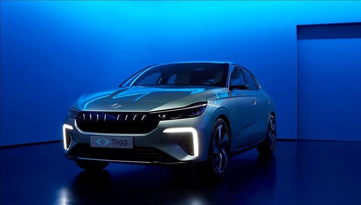 T10F’in özellikleri sadece menzille sınırlı değil. 218 beygir gücündeki elektrikli motoru sayesinde, 0’dan 100 kilometre hıza 7.2 saniyede ulaşıyor. 