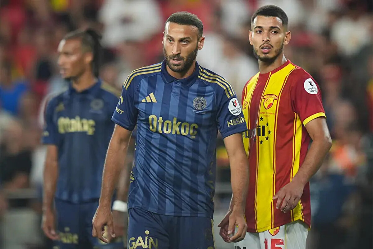 Trendyol Süper Lig'in 2. haftasında 0-0 sona eren Göztepe-Fenerbahçe maçındaki tartışmalı pozisyonları beIN Trio ekibi değerlendirdi. Eski hakemlerin görüşleri şöyle:<br>