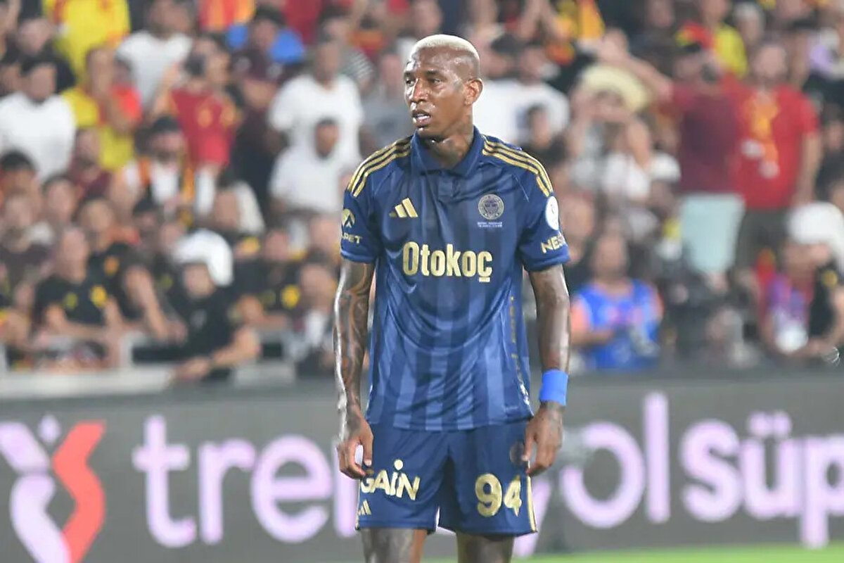 Talisca'ya ve penaltıya değinen Volkan Demirel, "Talisca geldiği günden bu yana fiziksel olarak hazır değil. Penaltı atmaya bile hazır değil. Geçen sezon en azından penaltı ve duran top atıyordu. Bir de ben her zaman şunu savunuyorum; sonradan giren oyuncuya penaltı attırmak yanlış. Cenk Tosun pozisyonda akıl koydu ve penaltıyı aldı ama orada penaltıyı atacak kişi Talisca mıydı tartışırız" dedi.<br>