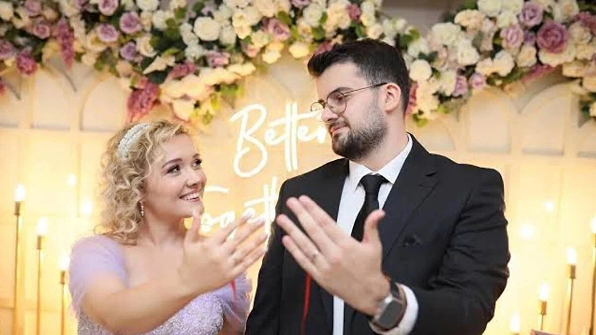 **Jrokez Takipçilerini Üzdü: Oğuzhan Dalgakıran Kaza İddialarıyla Gündemde**<br><br>Sosyal medyada, Jrokez adıyla bilinen yayıncı Oğuzhan Dalgakıran’ın kaza geçirdiği iddiaları gündeme geldi. İddiaların ardından yayıncının ekip arkadaşları, Kick kanalına “Arkadaşlar Jrokez için dualarınızı eksik etmeyin” mesajını sabitledi.<br>