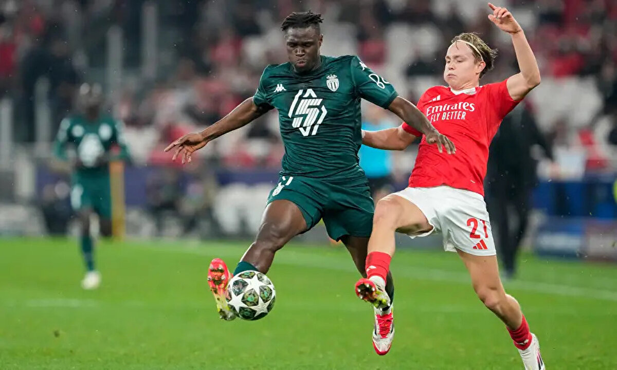 Transfer çalışmalarını sürdüren Galatasaray'da, stopere yapılacak takviye için Monaco'dan Wilfried Singo ile temaslar devam ediyor.<br>