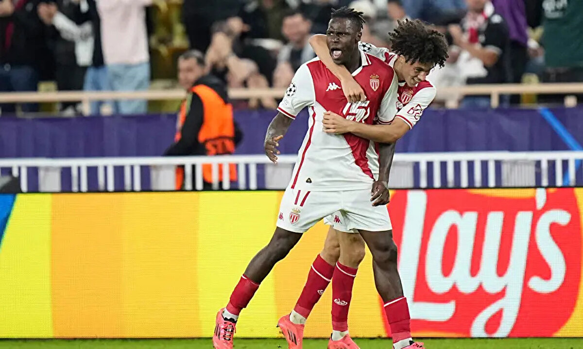 Wilfried Singo'nun bu görüşmelerin ardından sarı kırmızılılara gelmeye sıcak baktığı ileri sürüldü.<br>