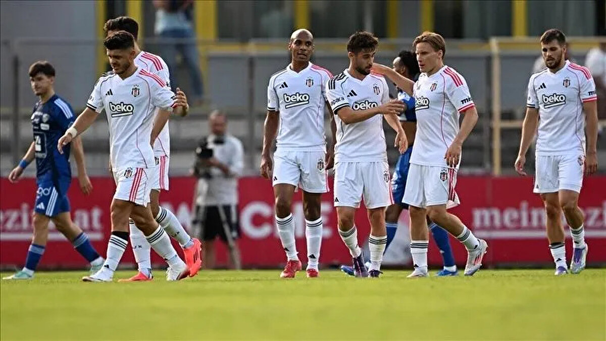 LAUSANNE - BEŞİKTAŞ MAÇI NE ZAMAN?<br>
Beşiktaş, UEFA Konferans Ligi play-off turu ilk maçında İsviçre temsilcisi Lausanne Sport ile karşılaşacak. Maç, 21 Ağustos Çarşamba günü TSİ 21.15'te başlayacak ve La Tuiliere Stadı’nda oynanacak. Siyah beyazlılar, deplasmanda avantaj elde ederek rövanş öncesi işini kolaylaştırmayı hedefliyor.