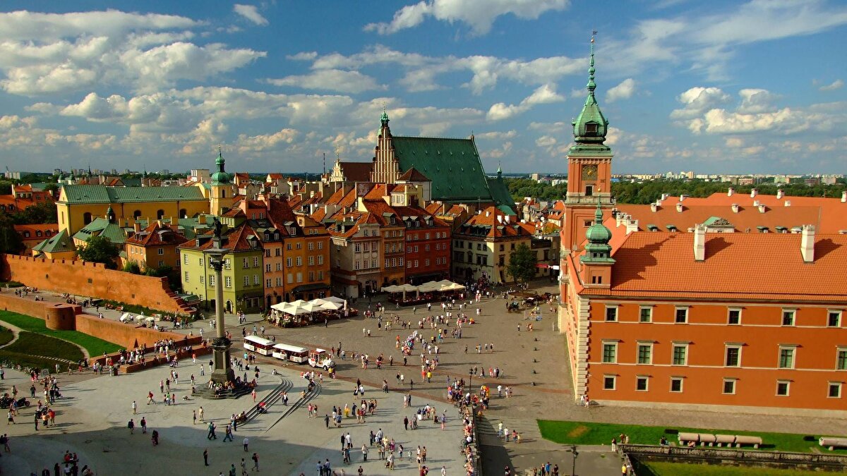 Polonya, Varşova: 555 km