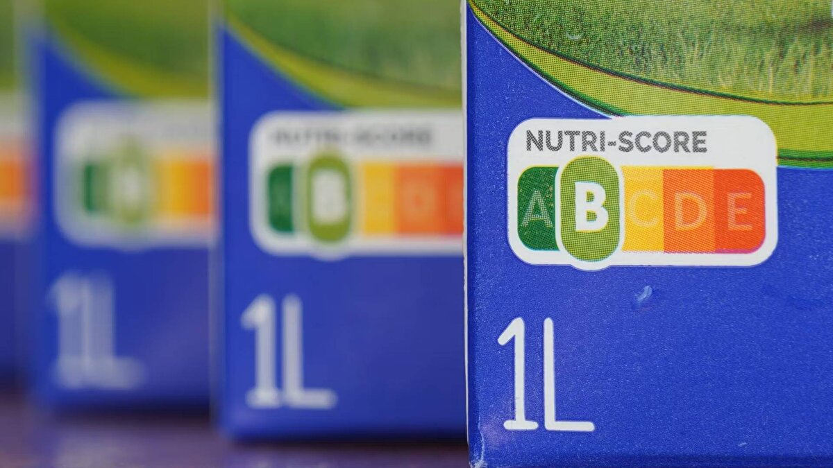 -A–E harfleri ve yeşilden kırmızıya renk skalasıyla ürünleri sınıflandırır