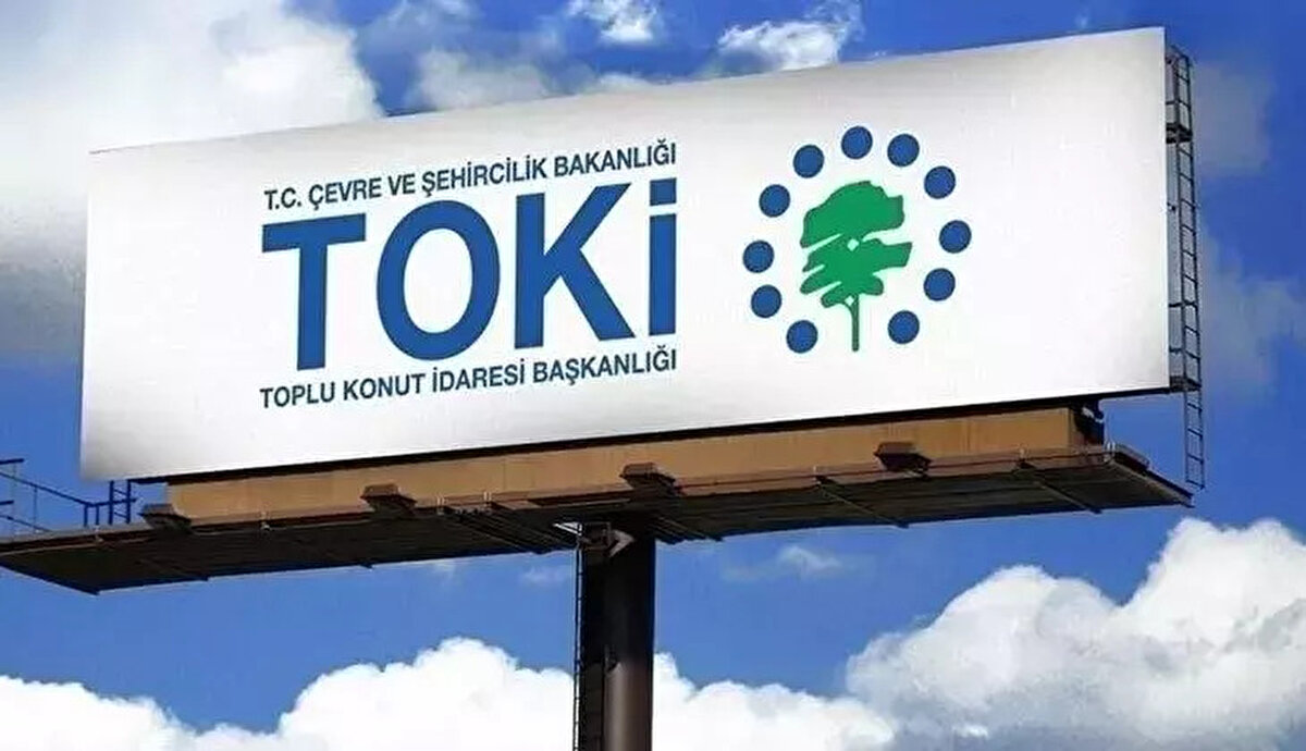TOKİ 2025 başvurularında kimler öncelikli olacak?<br><br>Projede öncelikli gruplar şunlar olacak:<br>* Gençler (18 yaş ve üzeri, ilk kez ev sahibi olacaklar)<br>* Emekliler<br>* Engelli vatandaşlar<br>* Şehit ve gazi yakınları<br>TOKİ sosyal konut projeleri devam ediyor<br>TOKİ bugüne kadar Türkiye genelinde 1,5 milyon sosyal konut hayata geçirdi. Yeni projeyle birlikte özellikle dar gelirli vatandaşların uygun ödeme koşullarıyla ev sahibi olması hedefleniyor.<br>📌 Sonuç olarak: TOKİ 250 bin sosyal konut başvuruları için tarih ve şartlar henüz açıklanmadı. Başvuruların yıl sonuna doğru başlaması bekleniyor. Gelişmeler açıklandıkça e-Devlet başvuru ekranı aktif olacak.<br>
