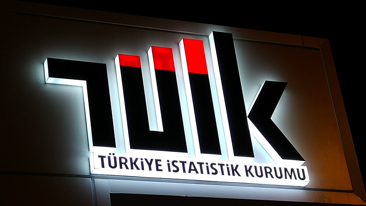 Elimizdeki tek kaynak TÜİK olduğuna göre onun Türkiye’deki ölüm verilerine dikkatle baktığımızda bir şeylerin iyi gitmediğini gözlemliyoruz. 2023’e oranla 2024’te ölümler hayli düşmüş... 