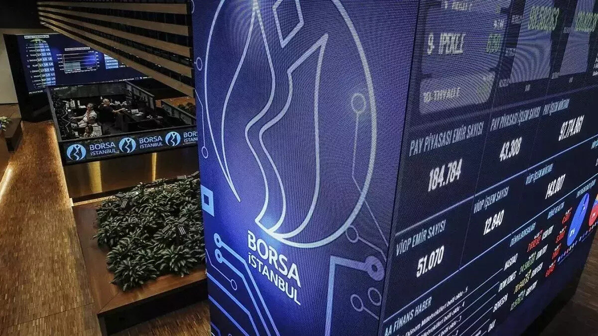 Gün içinde en düşük 10.850,22 puanı, en yüksek 10.942,58 puanı gören BIST 100 endeksi, günü önceki kapanışa göre yüzde 0,54 değer kazanarak 10.929,77 puandan tamamladı.