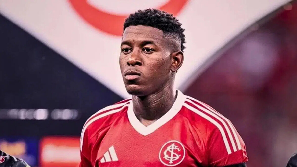 Avrupa’dan başka kulüplerin de radarında olan genç savunmacı Vitao, şu ana kadar resmi bir teklif almadı.