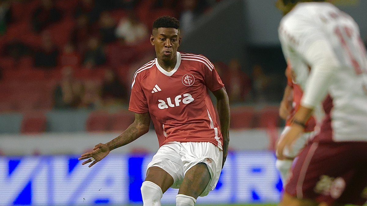 UOL Esporte'nin haberine göre, Galatasaray'ın temsilcileri, oyuncuyu yerinde takip etmek üzere Porto Alegre'ye gitti. Özellikle Flamengo'ya karşı oynanacak kritik maçta Vitao'nun performansı yakından izlenecek.