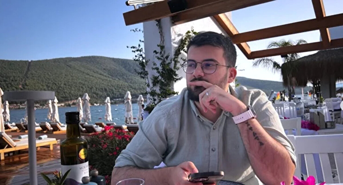 Edinilen bilgilere göre, akşam saat 18.05’te 12. kattaki evinin balkonundan düşen yayıncı Oğuzhan Dalgakıran (29) ağır yaralandı. 