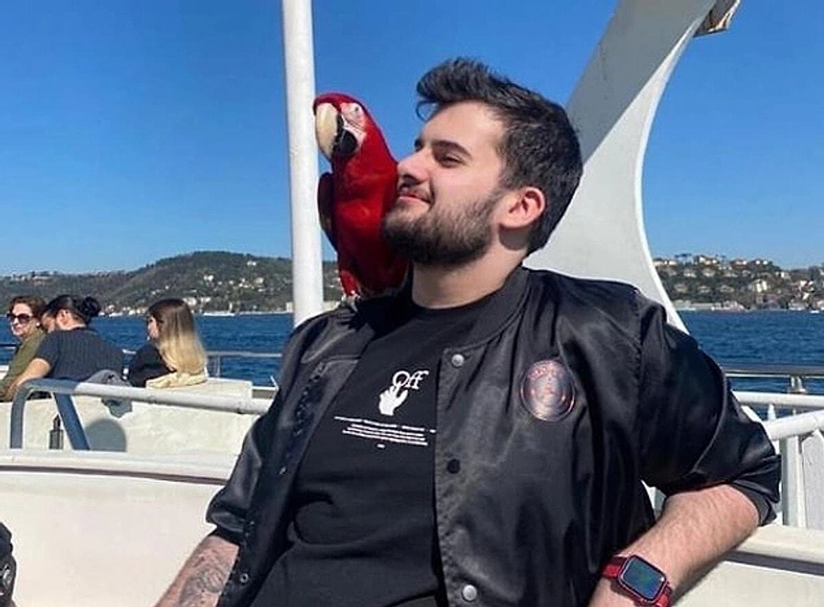 Polis ekiplerinin ölüm nedeniyle ilgili soruşturması devam ediyor.