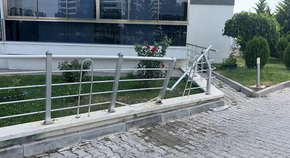 Olayın yaşandığı apartmanın görevlisi olan Nimettullah Arıkan, "Dün izinliydim. Dün saat 18.05'te telefonum çaldı. Bina komşumuzdan bir abla aradı. Apartmandan biri kendini attı dedi. Geldiğimde Oğuzhan Dalgakıran yerde yatıyordu. Tabii ki üzüldük. Değerli bir komşumuzdu, gördüğü yerde selam verirdi. Böyle bir şey yapacağını hiç zannetmiyorum. İntihar edeceğini düşünmüyorum ama o anda ne yaşadı onu da bilmiyorum. Çok değerli bir kardeşimizi kaybettik, değerli bir insandı" dedi.