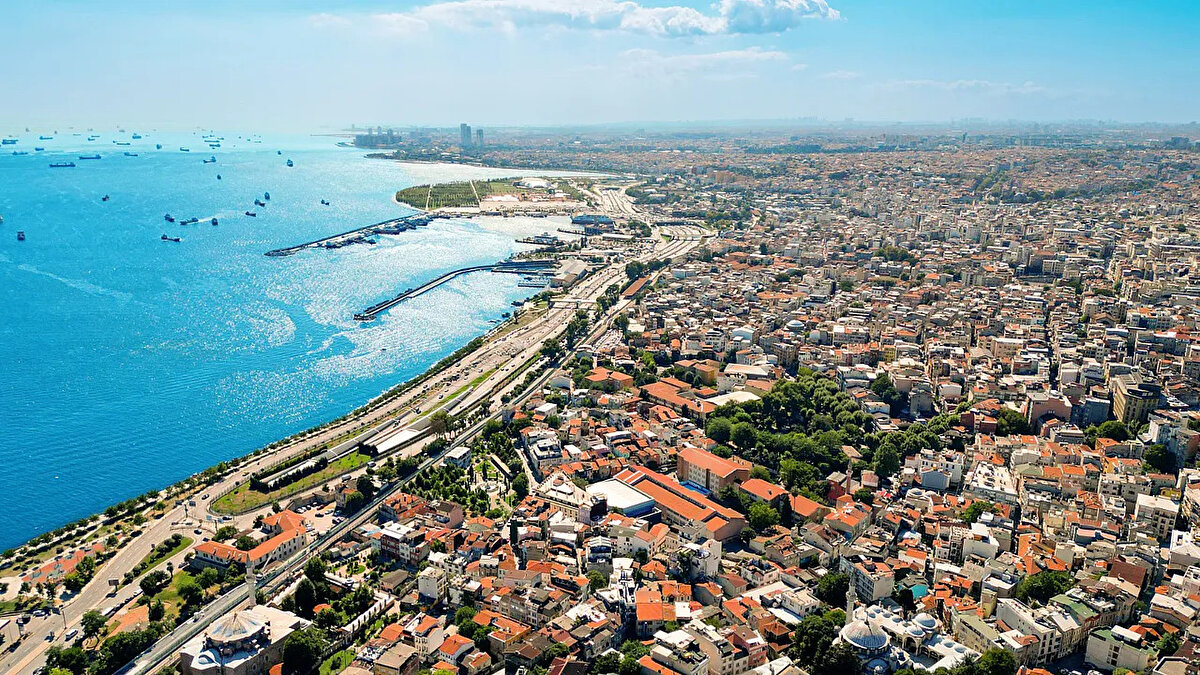 Türkiye'nin sosyoekonomik düzeyi en yüksek ilçeleri<br><br>1. Çankaya (Ankara)<br>2. Kadıköy (İstanbul)<br>3. Beşiktaş (İstanbul)<br>4. Etimesgut (Ankara)<br>5. Nilüfer (Bursa)<br>6. Bakırköy (İstanbul)<br>7. Güzelbahçe (İzmir)