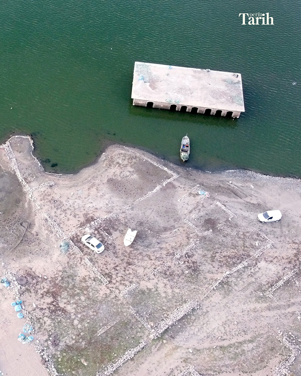 "Suyun altında kalan okulumuz tekrar gün yüzüne çıktı."