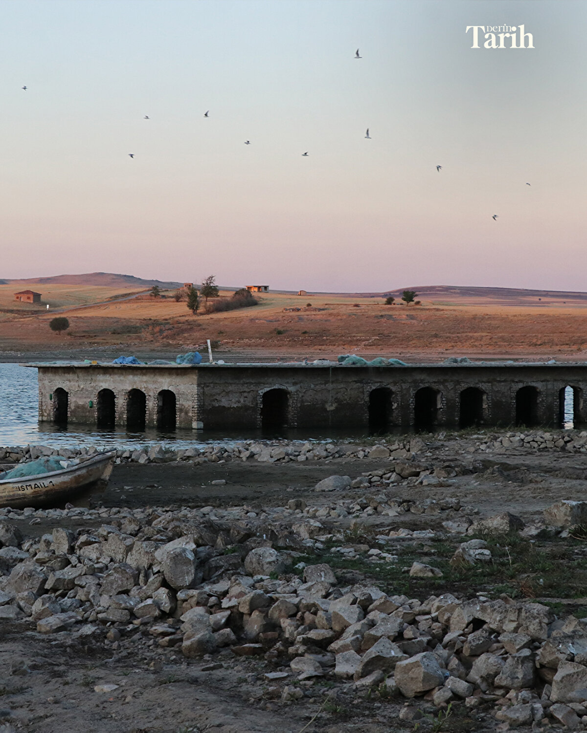 Esenli'de doğup büyüyen Muammer Aydın, AA muhabirine, ilk ve ortaokulu burada okuduğunu söyledi.