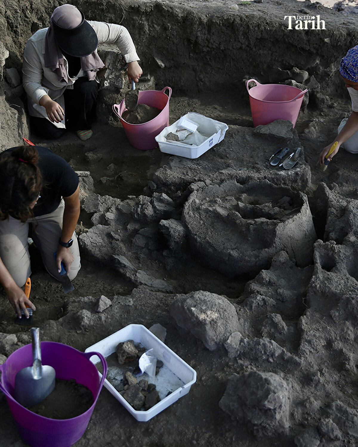 Çaltılar Höyük 2025 yılı kazı çalışması, Kültür ve Turizm Bakanlığı Kültür Varlıkları ve Müzeler Genel Müdürlüğünün izin ve desteklerinin yanı sıra Hacettepe Üniversitesi, Seydikemer Belediyesi ile Türk Tarih Kurumu tarafından destekleniyor.