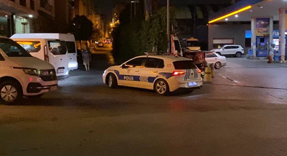 Olay saat 21.00 sıralarında Sultan Murat Mahallesi Sultan Murat Caddesinde meydana geldi.