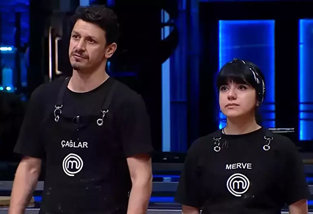 Yarışmaya veda eden isim, Mavi takımın kötü performansı ve eleme turu sonrasında Merve oldu.<br><br>Veda eden Merve, duygularını şöyle dile getirdi: “Kaybettiğinden değil, vazgeçtiğinde yenilinilirmiş. Sabah kalktığımda mutsuz uyanıyordum. Burada yaşadığım kişisel problemler nedeniyle kendimi iyi hissedemedim.”