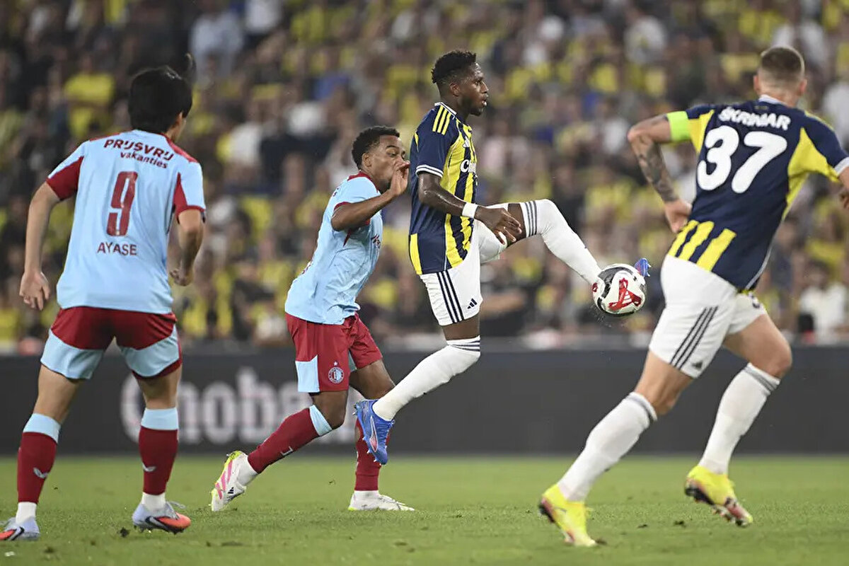 Fenerbahçe-Benfica maçı hangi kanalda yayınlanacak şifreli mi şifresiz mi?<br><br>İlk karşılaşma 20 Ağustos Çarşamba günü saat 22.00’de İstanbul’da oynanacak ve TRT 1 ekranlarından canlı, şifresiz olarak yayınlanacak.