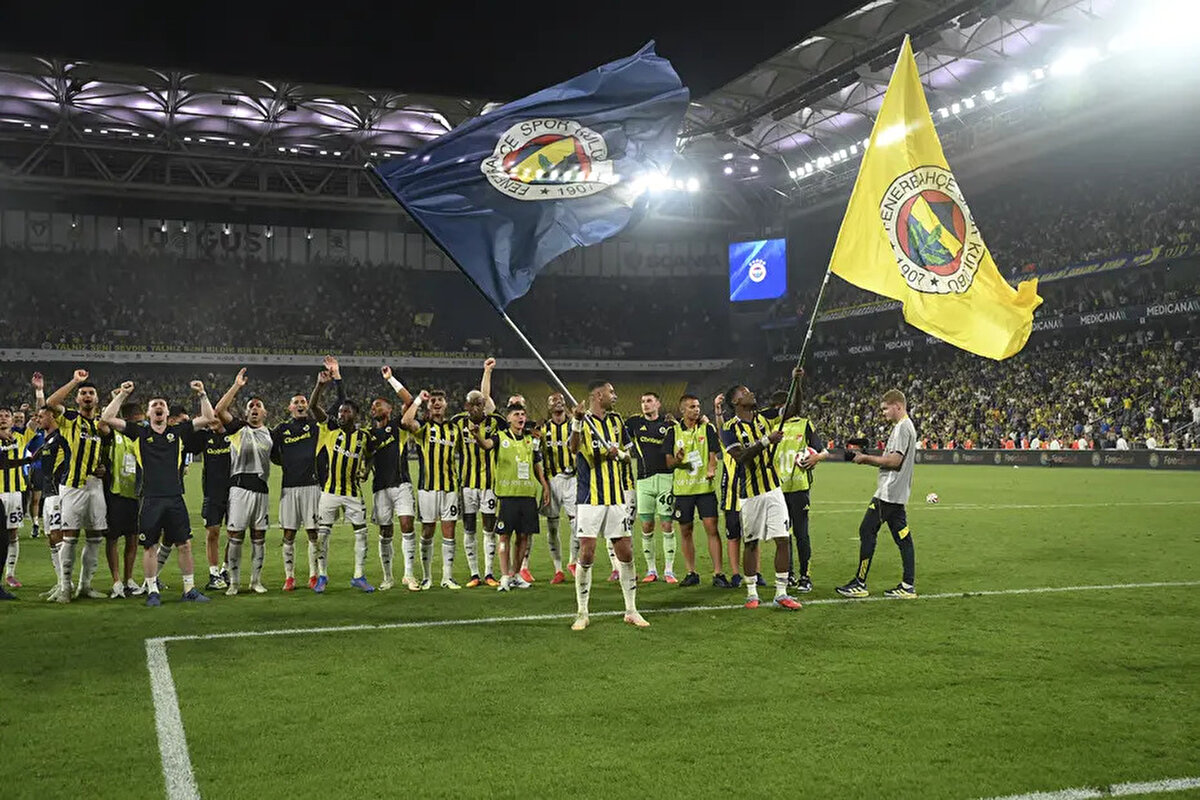 Fenerbahçe-Benfica maçı ne zaman, saat kaçta?<br><br>Fenerbahçe-Benfica maçı 20 Ağustos Çarşamba günü saat 22.00’de oynanacak.