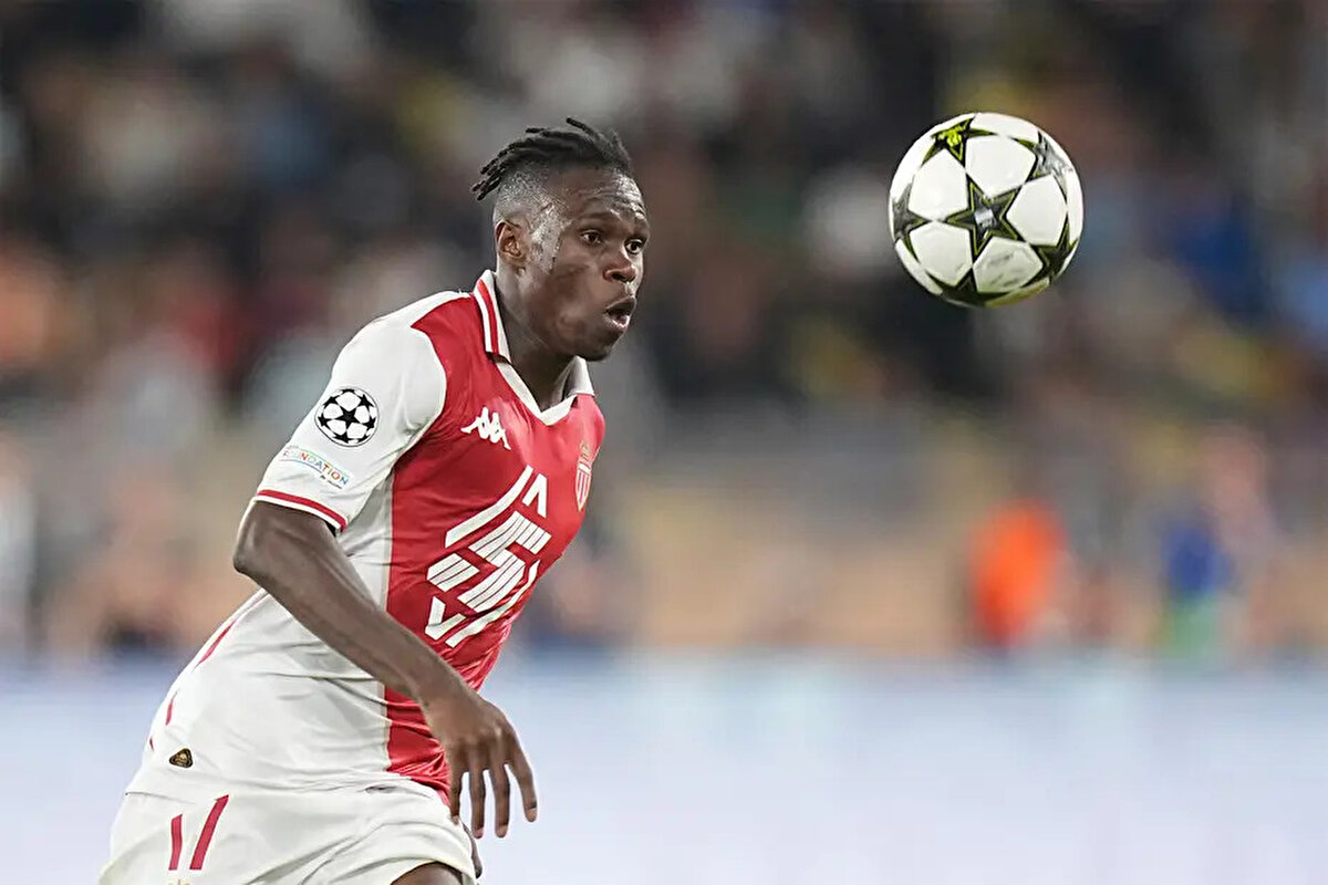 Kaleci transferi için Manchester City'den Ederson'la ilgilenen Galatasaray, stoperde ise hedefini Monaco'dan Wilfried Singo olarak belirlemişti.<br>