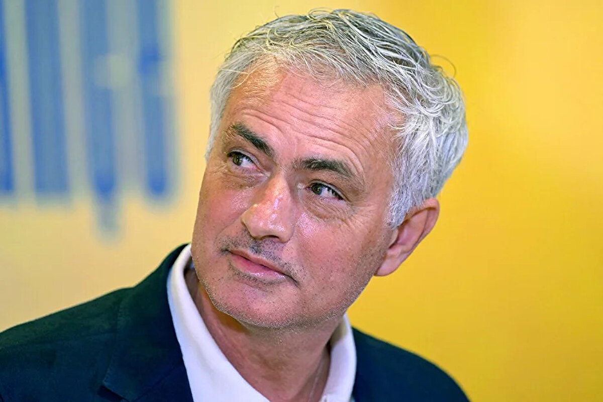 Mourinho açıklamasında sarı-lacivertlilerle ilk sezonunun ligi ve ülkeyi öğrenmekle geçtiğini belirtti.<br>