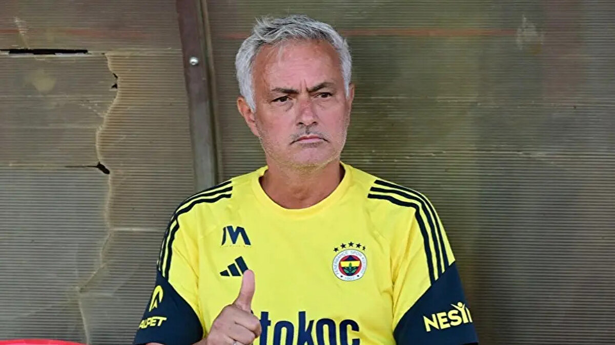 Sakatlığı bulunan Mert Müldür'ün son durumunu paylaşan Moruinho, "Mert Müldür bence oynayabilir. İdman yaptı. İyi hissetti. Bugün bir antrenmanımız daha var. Karar vereceğiz. İyi hissediyor ve oynayabilir. Bütün oyuncularımız önemli. Oynamayacak bir oyuncu olursa yedeklerimiz de güçlü durumda. Önemli olan takım oyunu." dedi.<br>