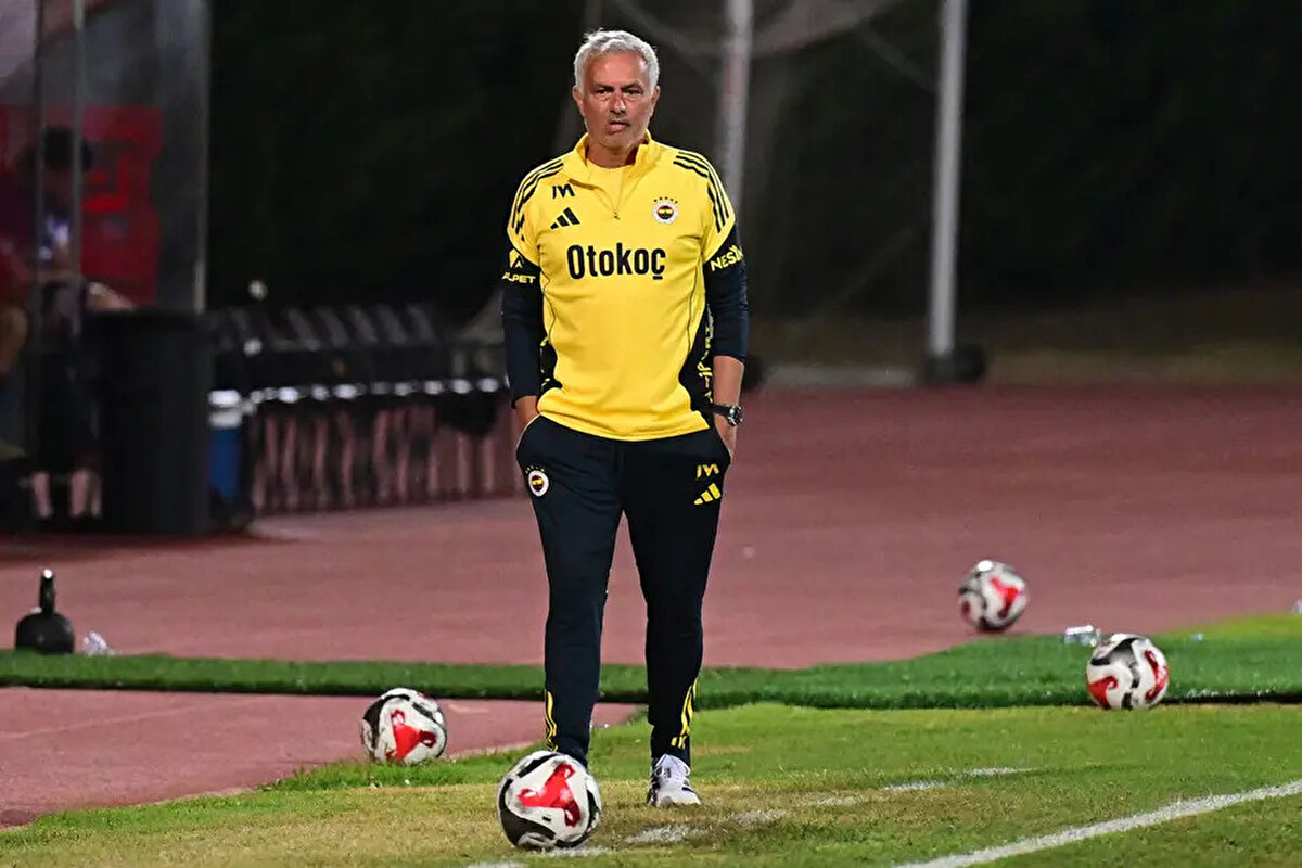 Kerem Aktürkoğlu yanıtı geldi<br><br>Fenerbahçe'nin transfer gündemindeki Kerem Aktürkoğlu'yla ilgili soruya Jose Mourinho şu yanıtı verdi, "Kerem Aktürkoğlu oynarsa Benfica için oynayacak. Lizbon'daki maçta da oynarsa yine Benfica için oynayacak. Kerem konusunu düşünemem. Şu anda Fenerbahçe'nin oyuncusu değil Benfica'nın oyuncusu. Bize karşı oynayabilir. Böyle bir ihtimal var."<br>