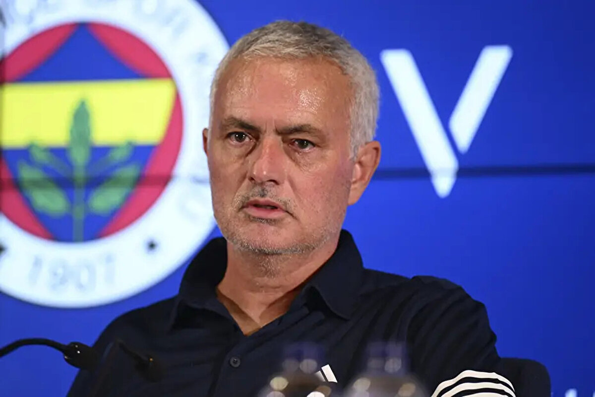 Benfica eşleşmesini değerlendiren Jose Mourinho, “Benfica'nın favori olduğunu söylemek istemiyorum. Benfica'nın kapasitesini, ikinci maçtaki oyunu gibi faktörler var. Bunun gibi faktörler Benfica'yı önde tutabilir. Rakibimize saygı duyuyoruz ve favoriyiz demek istemiyorum. Bu iki maçın sonunda Şampiyonlar Ligi'nde lig aşamasına kalmak istiyoruz.” dedi.<br>