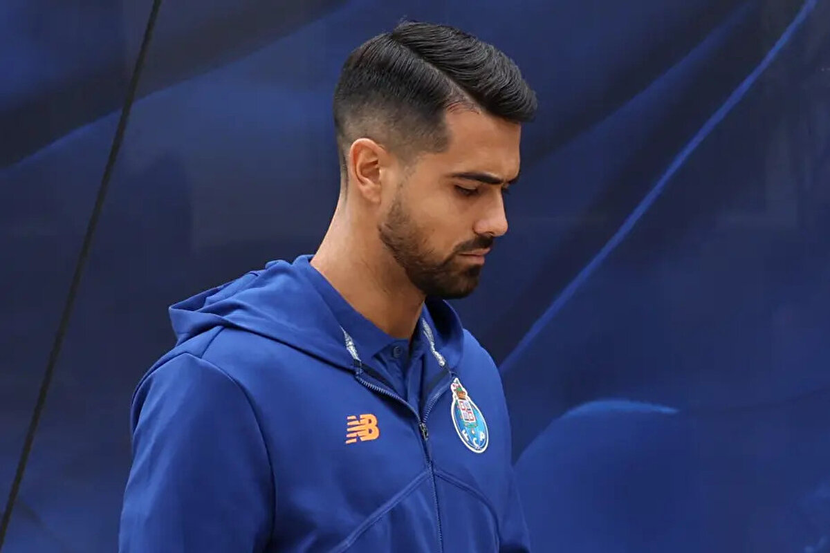 A Bola'da yer alan habere göre, Porto, 75 milyon euroluk serbest kalma maddesi bulunan 25 yaşındaki kaleci için yapılan 20 milyon euroluk teklifi oldukça düşük buldu.<br>