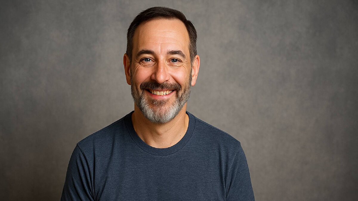 Dayı <br><br>Eski Türkçe tayu kelimesinden türemiştir, “annenin erkek kardeşi” anlamında kullanılır