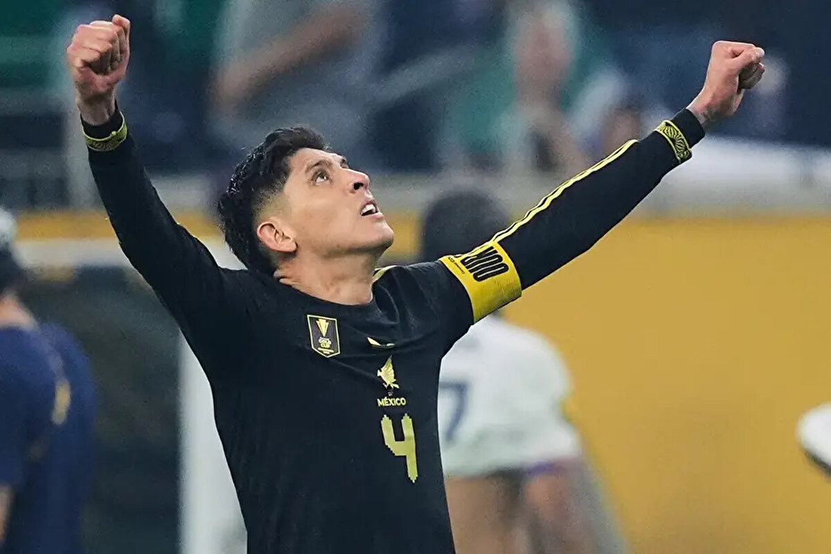 Orta saha transferi için çalışmalarını sürdüren Fenerbahçe'de gündemdeki isim İngiltere Premier Lig takımlarından West Ham United'd forma giyen Edson Alvarez.