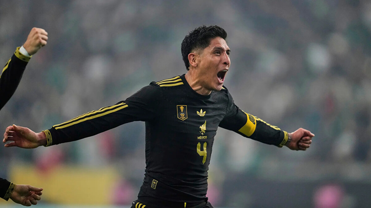 Kariyeri boyunca 359 maça çıkan Edson Alvarez, 20 gol ve 10 asist kaydetti.<br>