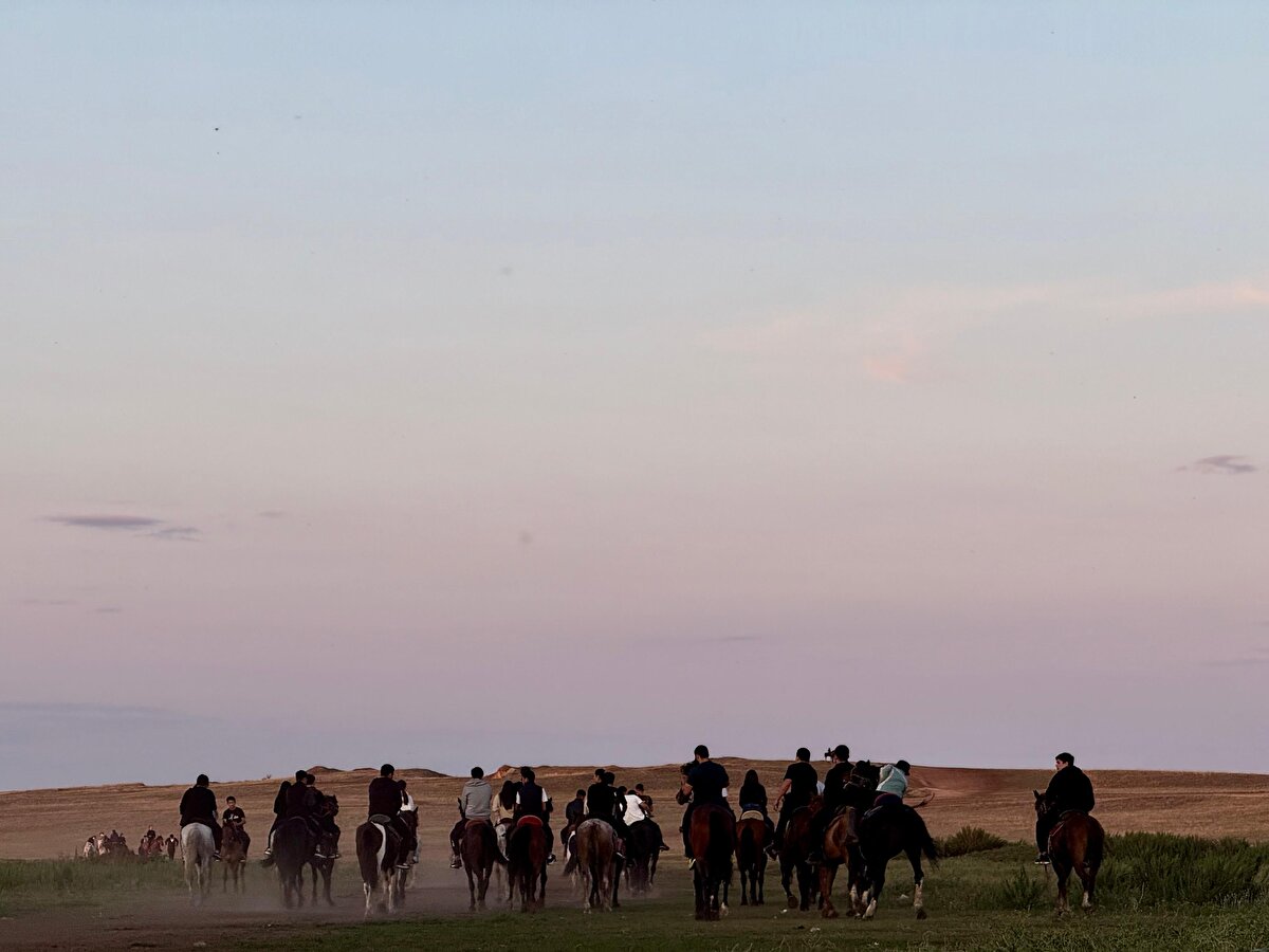 Daha çok gençlerin katılım gösterdiği bu faaliyetlere zaman zaman ileri yaşlı yetişkinler de katılıyor. 