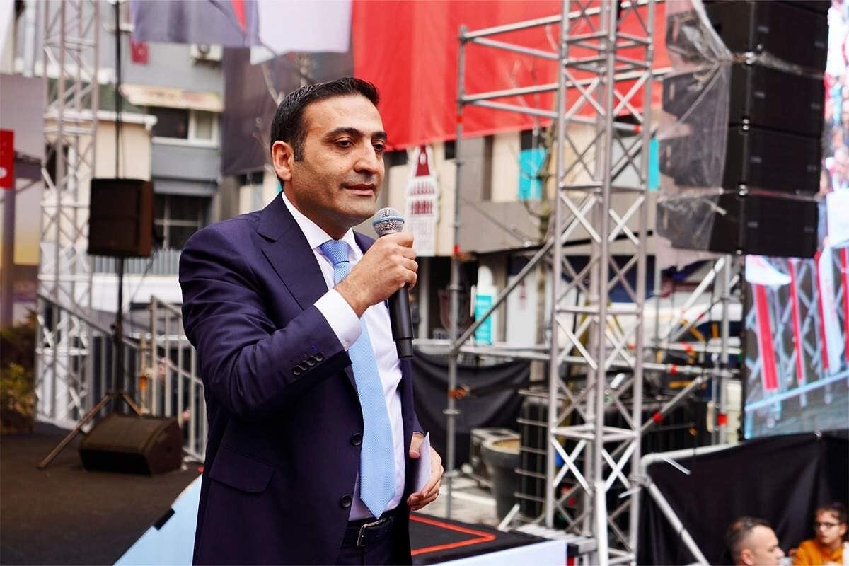 İnan Güney evli ve üç kız babasıdır. 31 Mart yerel seçimlerinde CHP'nin Beyoğlu adayı İnan Güney kullanılan oyların yüzde 49,22'sini aldı ve başkan seçildi.